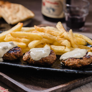 Μπιφτέκι μοσχαρίσιο με σως ροκφόρ μερίδα