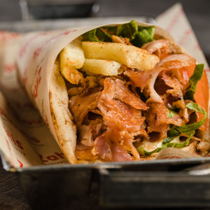 Γύρος κοτόπουλο σε πίτα